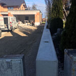 Betonblockmauer