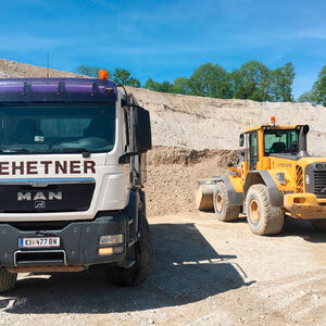 LKW und Radlader