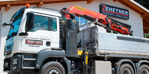 LKW mit Kran Seitenansicht