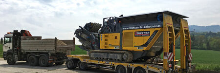 Brechanlage auf Tieflader