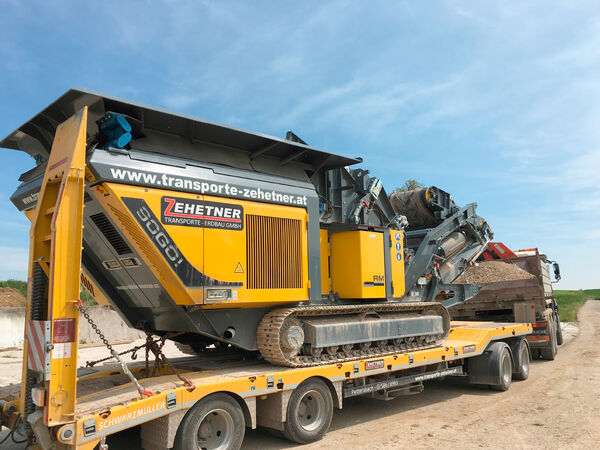 Brechanlage auf Tieflader