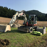 Mobilbagger auf Feld